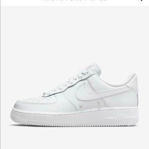 BRAND NEW -Womens Nike Air Force 1 07 SE